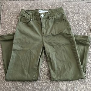 Cute Olive Green Stretchy Wide Leg Cropped Pants!